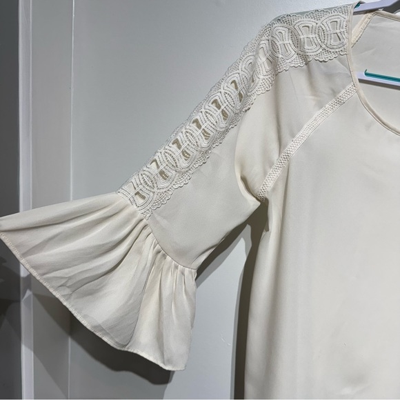 Banana Republic Factory Cream 3/4 Sleeve Lace Detail Blouse. Size Medium - Picture 3 of 8